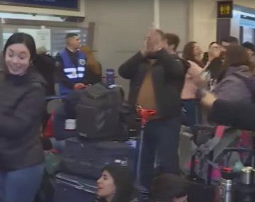 Otra vez caos en Aeroparque: protesta de pasajeros por vuelos demorados