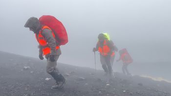 Buscan a un turista argentino que desapareció cuando hacía el ascenso a un volcán de Chile. Buscan a un turista argentino que desapareció cuando hacía el ascenso a un volcán de Chile.