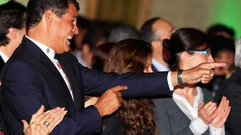 correa fue reelecto con mas del 56 por ciento de los votos correa fue reelecto con mas del 56 por ciento de los votos