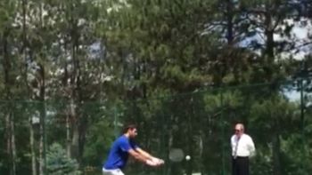 del potro, cerca de la vuelta, ya le pega de reves: mira el video del potro, cerca de la vuelta, ya le pega de reves: mira el video