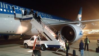 Explotó turbina de avión de Aerolíneas Argentinas (Foto de Twitter) Explotó turbina de avión de Aerolíneas Argentinas (Foto de Twitter)
