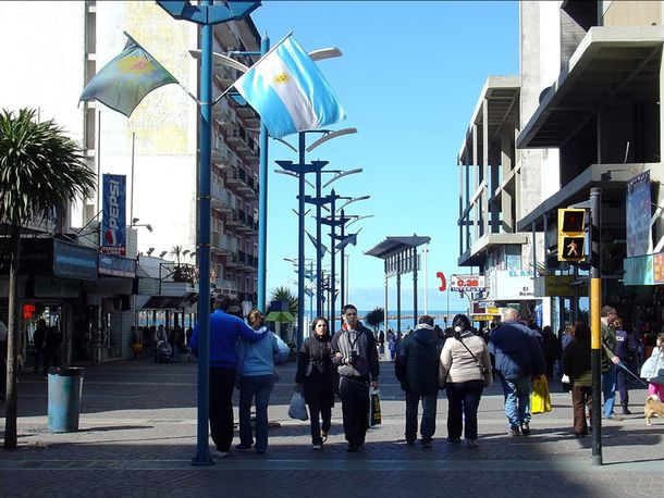 Dos jóvenes gays fueron atacados a golpes por neonazis en Mar del Plata