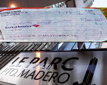 Hallan cheque de US$200 mil en caja de Nisman