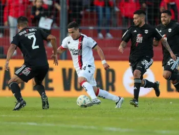 La Lepra y Riestra juegan en Rosario.&nbsp;