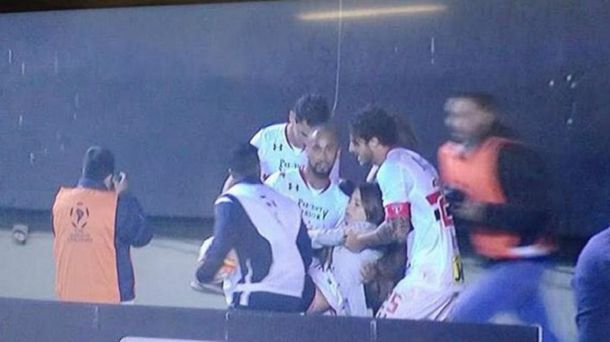 Hinchas heridos tras ceder una tribuna en el gol del San Pablo