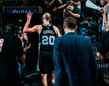 Una leyenda: los Spurs retiran la camiseta número 20 de Manu