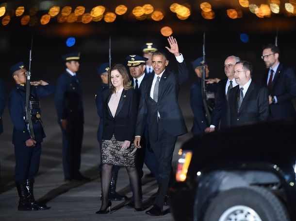 Obama cierra su última gira como presidente en Perú