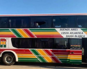 Atacaron a piedrazos al micro de Aldosivi e hirieron en el ojo a un futbolista