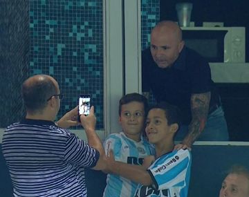Jorge Sampaoli en la cancha de Racing