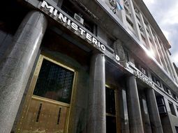 El Gobierno lanza medidas para estabilizar los dólares financieros