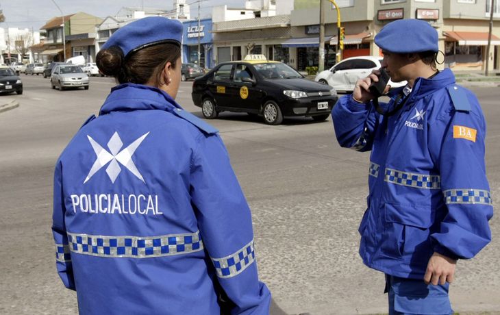 El colmo: motochorros les roban sus armas a dos policías