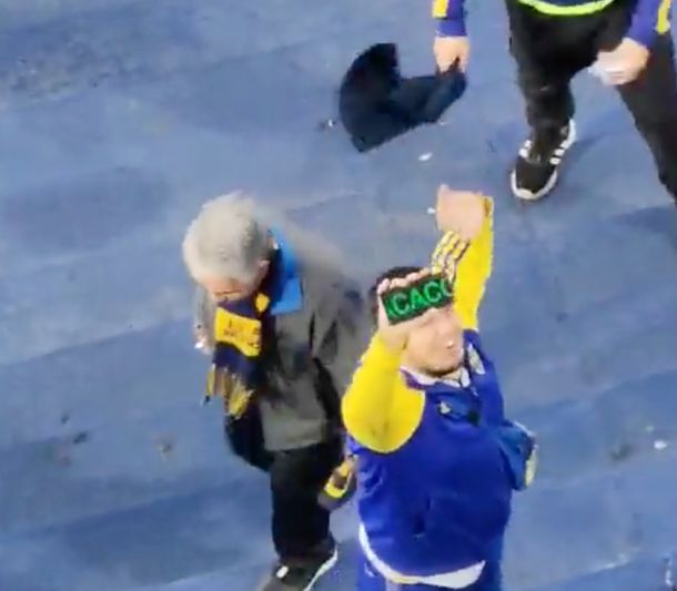 Gestos racistas en la Bombonera: hincha de Boca utilizó su celular para burlarse de los brasileños