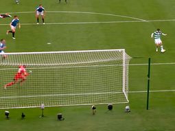No se puede creer: esta jugada en el fútbol escocés no terminó en gol
