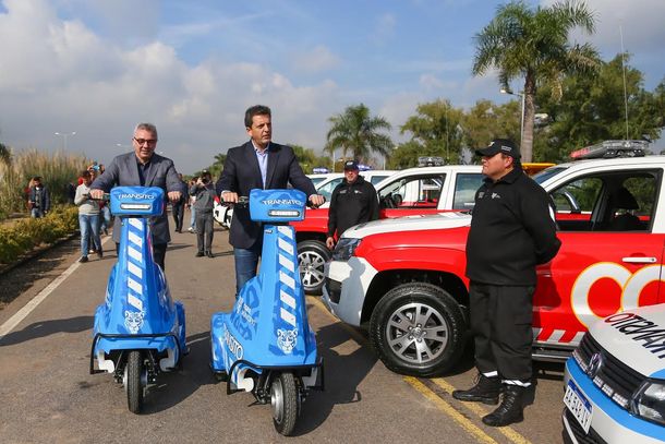 Zamora y Massa entregaron vehículos destinados a la protección ciudadana