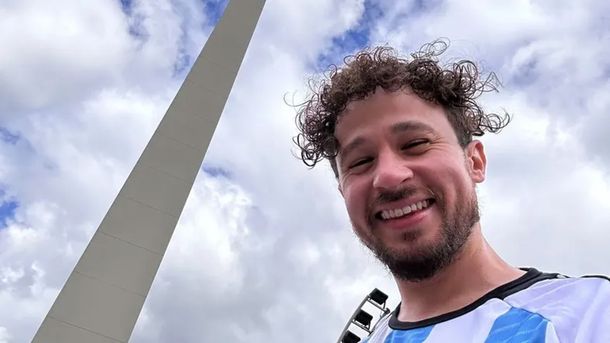 Luisito Comunica llegó a Buenos Aires y protestó por el dólar