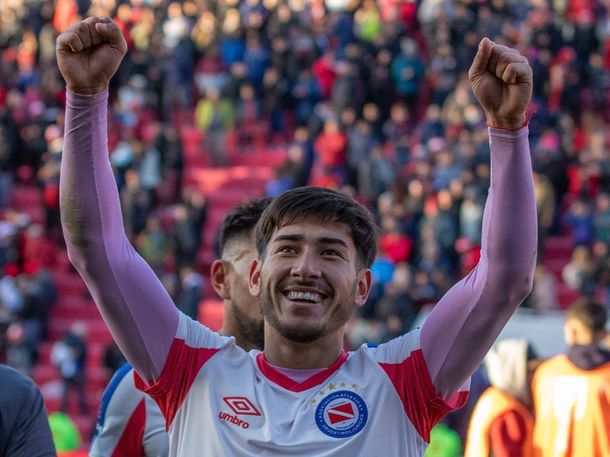 Román Vega presiona para llegar a River: el mensaje directo a Marcelo Gallardo