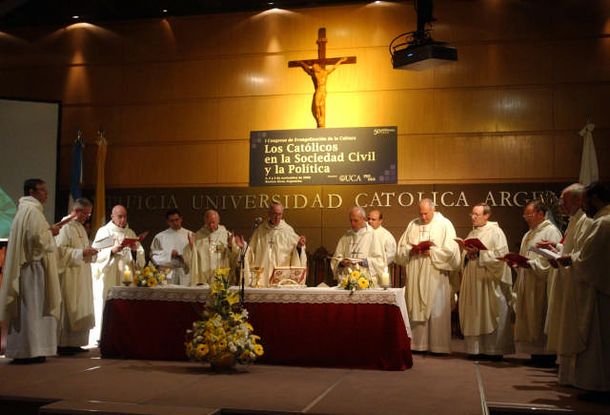 Bergoglio-031106-6_telam
