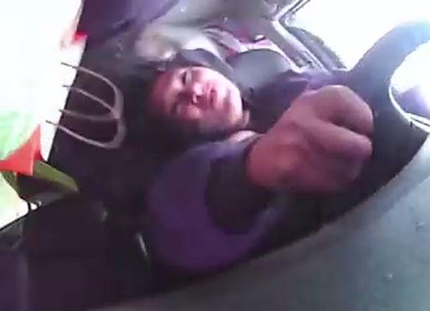 Las cámaras dentro del auto filman un espectacular vuelco