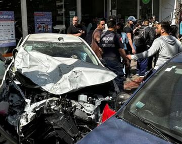 Primeros videos del momento en el que un auto atropella a decenas de personas en Córdoba