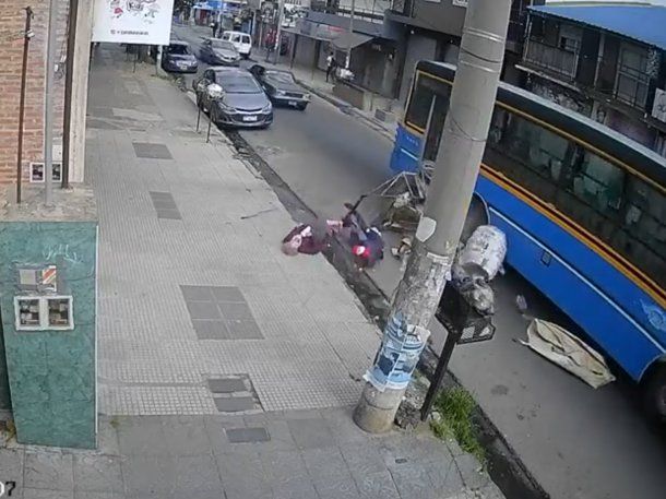 Isidro Casanova: un colectivero embistió a un cartonero y a una abuela de 84 años