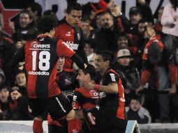 newells goleo a gimnasia y quedo como unico lider newells goleo a gimnasia y quedo como unico lider