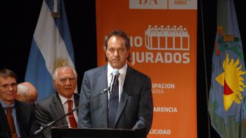 scioli promulgo la ley de juicio por jurados en provincia
