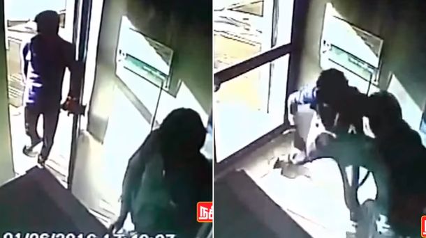 VIDEO: Lo apuñalaron por la espalda cuando sacaba dinero del cajero
