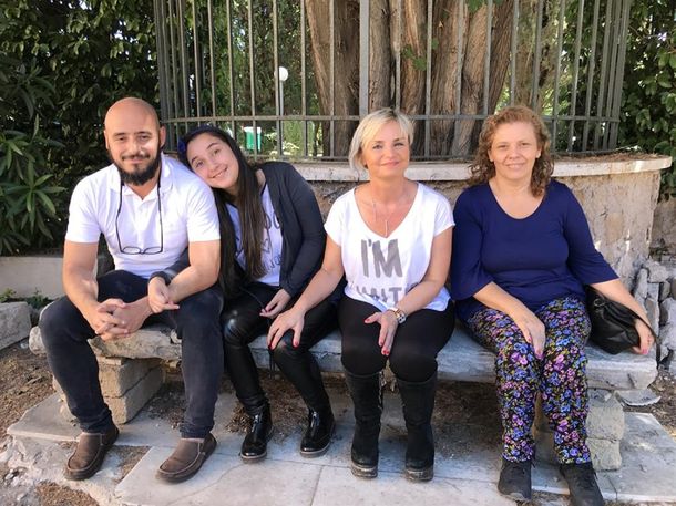 Una argentina que sufre una rara enfermedad mortal y el Papa la ayudará a difundirla