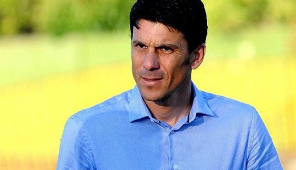 Larriera dirigió a Racing y a Defensor Sporting en su país