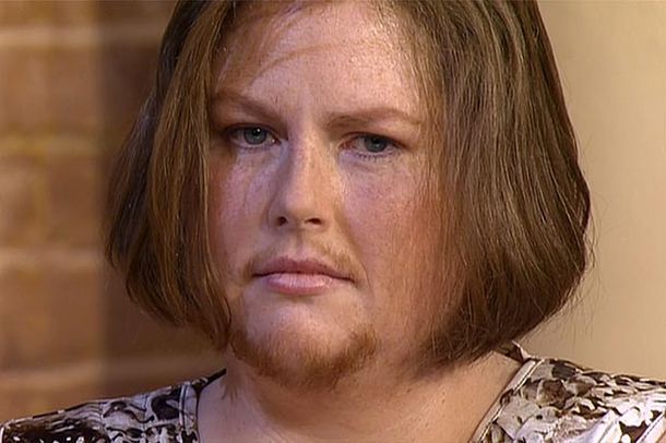 Una mujer se deja crecer la barba por una buena causa