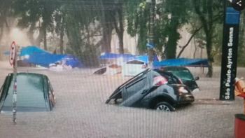 la mala eleccion de las vacaciones en brasil: por las lluvias, cae techo de shopping y se inunda hasta el subte