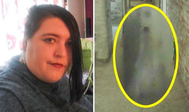 Una mujer le saca una foto a un supuesto fantasma
