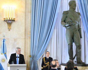 Alberto envió proyecto al Congreso de una nueva Ley Militar