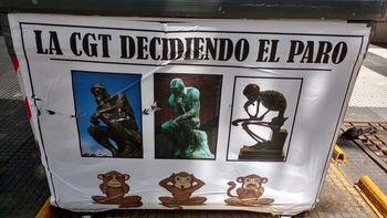 Colocaron afiches contra la CGT en el centro porteño porque no van al paro Colocaron afiches contra la CGT en el centro porteño porque no van al paro
