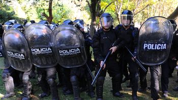 denuncian a macri porque la policia actuo sin orden judicial denuncian a macri porque la policia actuo sin orden judicial