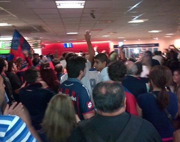 San Lorenzo volvió al país después de la derrota mundial