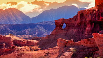 El pueblo con cultura vitivinícola ideal para visitar por sus paisajes rojizos El pueblo con cultura vitivinícola ideal para visitar por sus paisajes rojizos