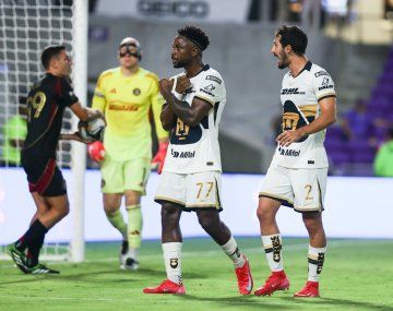 El DT de Pumas denunció que Angulo es amenazado por hinchas del Rojo