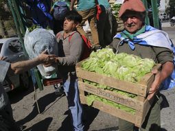 Brecha del campo a la góndola: consumidores pagaron 515% más antes de la devaluación
