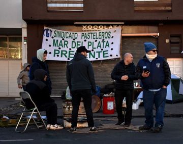 Trabajadores de La Boston protestan contra los despidos - Crédito: quedigital.com.ar