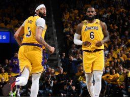 Arrancaron con ventaja: Los Lakers vencieron a Warriors y se pusieron 1 a 0