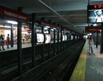 Metrodelegados realizan apertura de molinetes: qué estaciones están afectadas