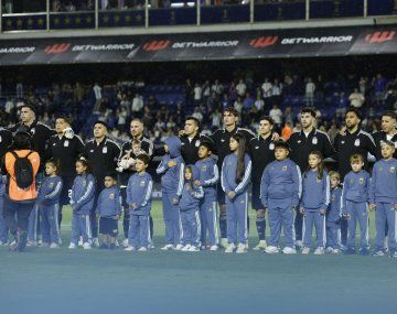 A todo pulmón: así sonó el Himno en la Bombonera