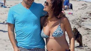 embarazada e infartante, paula chaves disfruta de la playa embarazada e infartante, paula chaves disfruta de la playa