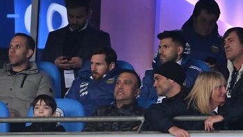 Lionel Messi y Sergio Agüero, ambos lesionados, vieron el partido desde la platea Lionel Messi y Sergio Agüero, ambos lesionados, vieron el partido desde la platea