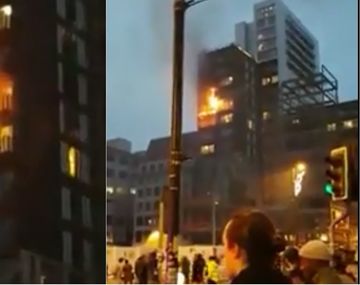 Voraz incendio en un edificio de Manchester