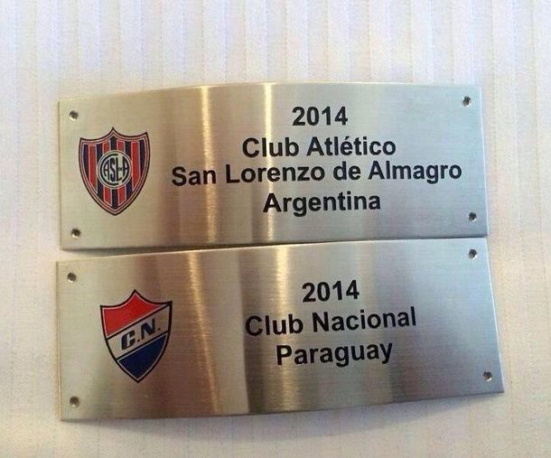 Se filtraron las chapas del campeón ¿Cuál quedará en la Copa?