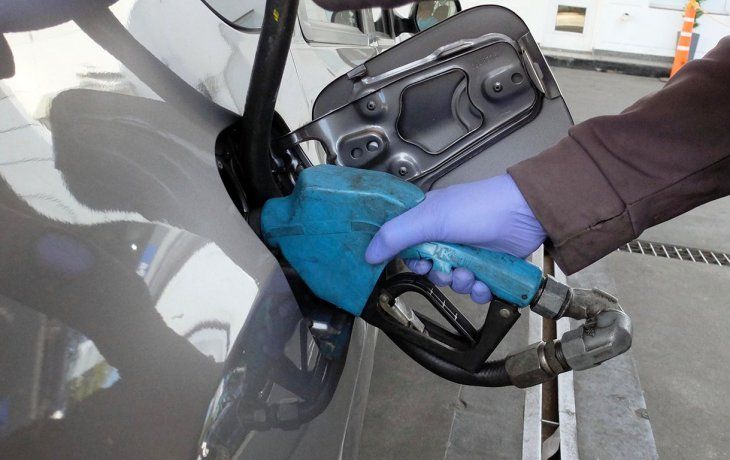 Aumentó un 1,2% la nafta y esperan nuevas alzas hasta mayo