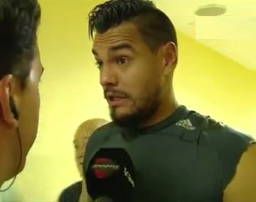 Sergio Romero hablando con la prensa