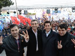 junto a la campora, randazzo llamo a recorrer casa por casa junto a la campora, randazzo llamo a recorrer casa por casa